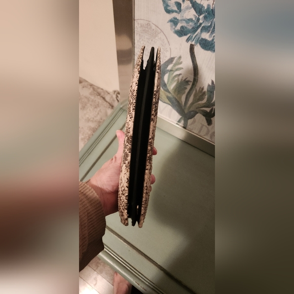 Super cute clutch - Picture 3 of 4